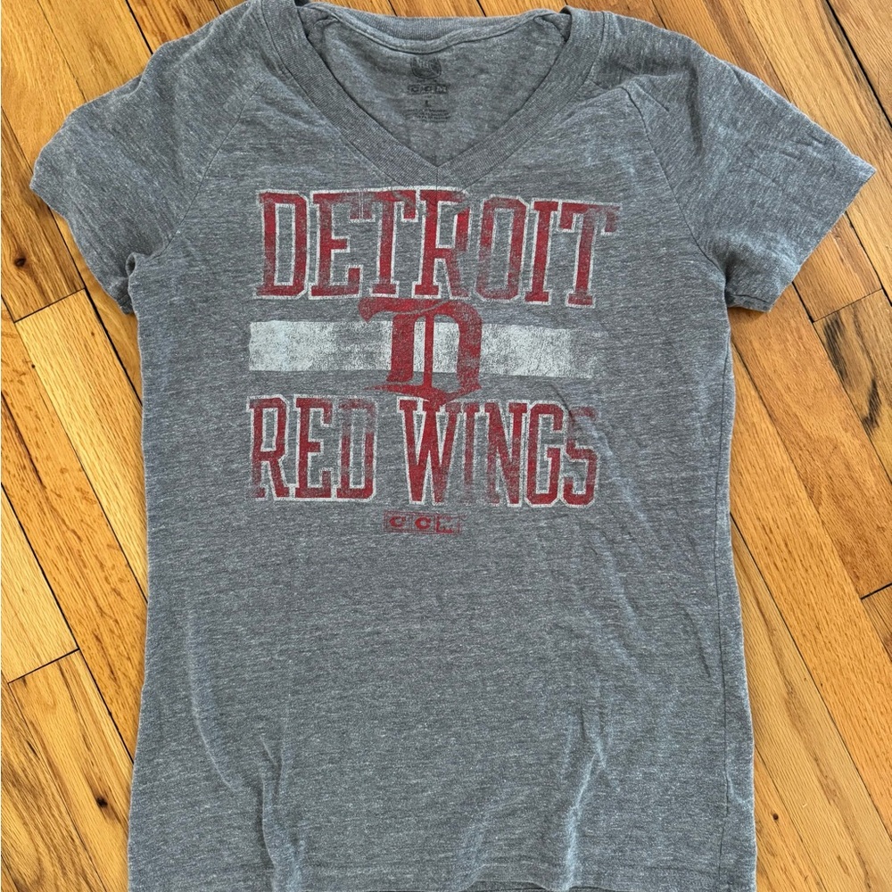 NHL Detroit Red Wings Gray V Neck Tee